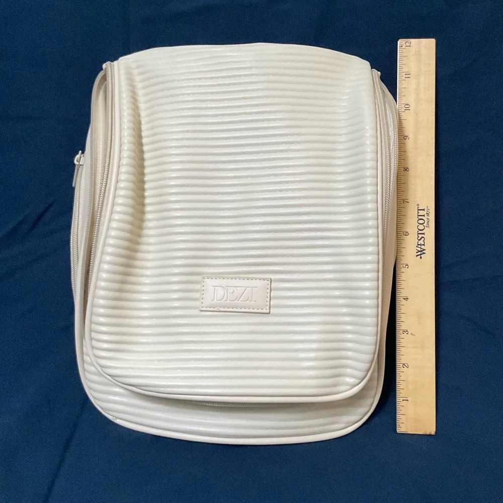 DEZI Beige Garment Bag with Clear Pocket NWT